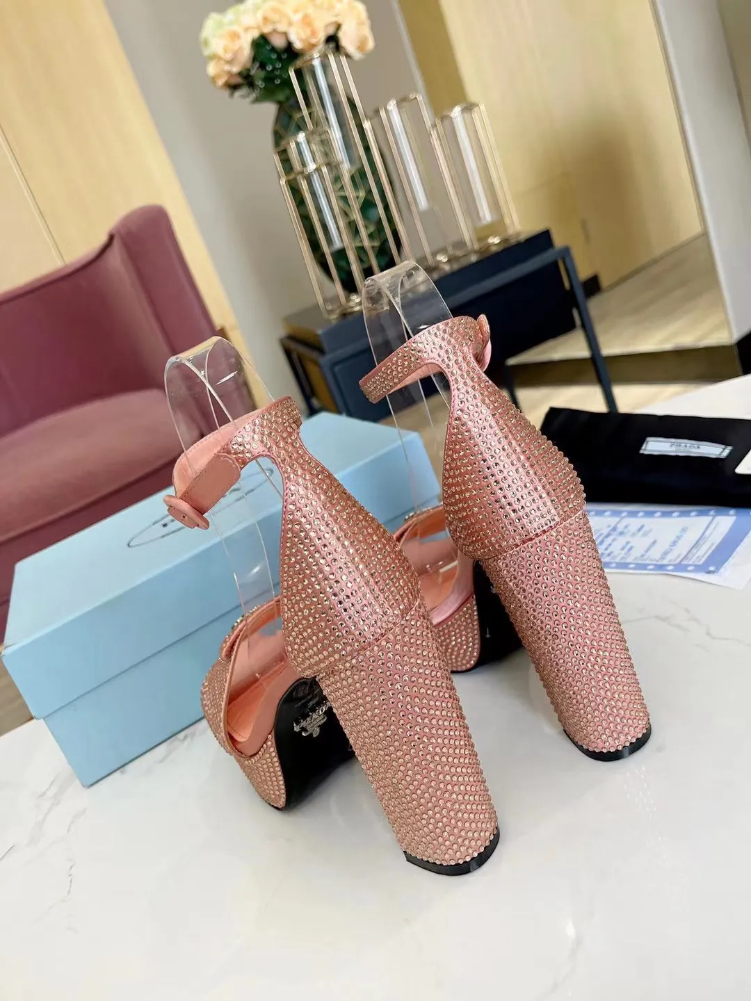 👟👟Ex-factory price 600👟👟 (imitation leather bottom-20) 👉New arrival👈Remove the original board and make a 1:1 replica‼ ️The highest version ✅ Prada's early spring catwalk hot style 😘The latest spring model Thick heel water platform rhinestone series (genuine leather outsole) (simulated leather sole) A must-have for goddesses The upper and the feet are super beautiful 👉The upper is made of imported open-edge beaded cowhide, soft and textured, lining + foot pads, imported sheepskin, breathable and comfortable, private model water platform, heel platform 3.5M, heel height 11.5M Code number 35M-39M (34 40 414243 (custom-made, non-refundable and non-exchangeable)